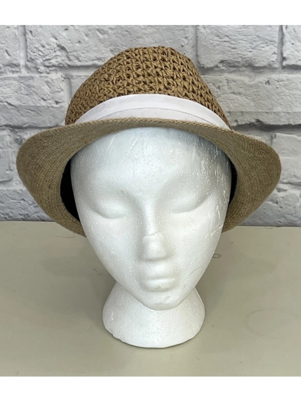 STEVE MADDEN BROWN STRAW FEDORA HAT WITH WHITE BAND, ONE SIZE